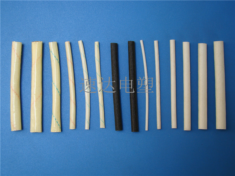 【產(chǎn)品說明】矽質(zhì)套管、自熄管硅樹脂玻璃纖維套管(也稱矽質(zhì)套管或自熄管)是以無堿玻璃纖維編織成管狀后浸涂有機硅樹脂,并加熱固化而成。它具有較強的介電性能,較高的耐熱性,良好的自熄性及柔軟性,產(chǎn)品廣泛應(yīng)用于家用電器、電機、電力通訊、電熱制品、照明燈飾、電視及電子儀器的內(nèi)部線集束等絕緣保護。 【產(chǎn)品說明】矽質(zhì)套管、自熄管硅樹脂玻璃纖維套管(也稱矽質(zhì)套管或自熄管)是以無堿玻璃纖維編織成管狀后浸涂有機硅樹脂,并加熱固化而成。它具有較強的介電性能,較高的耐熱性,良好的自熄性及柔軟性,產(chǎn)品廣泛應(yīng)用于家用電器、電機、電力通訊、電熱制品、照明燈飾、電視及電子儀器的內(nèi)部線集束等絕緣保護。
